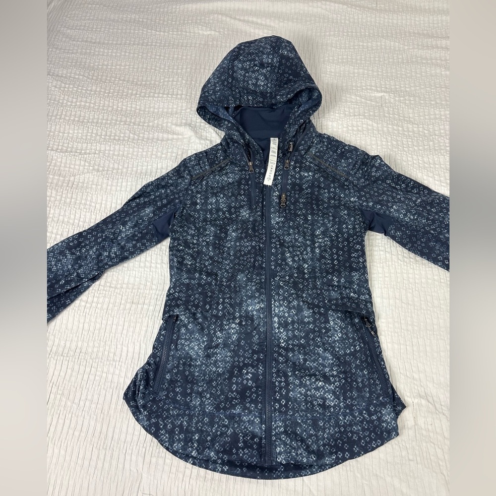 lululemon athletica Blue Patterned Utility Jacket - Picture 2 of 11